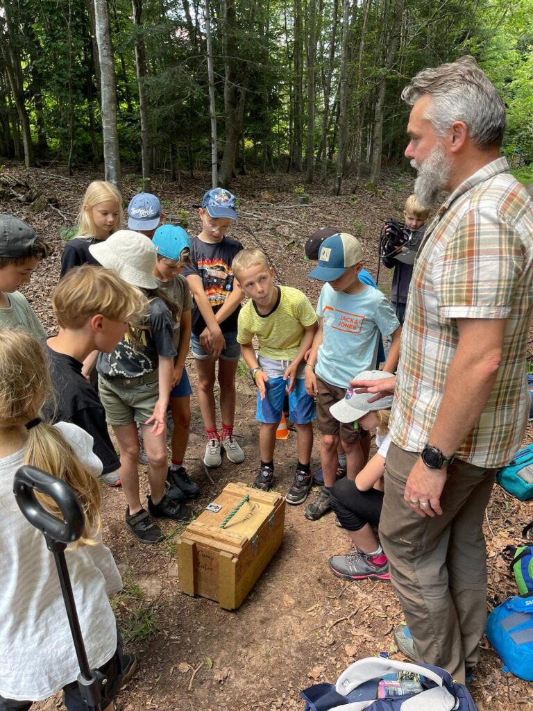 Waldtag - die Klasse 4 geht auf Erkundungstour