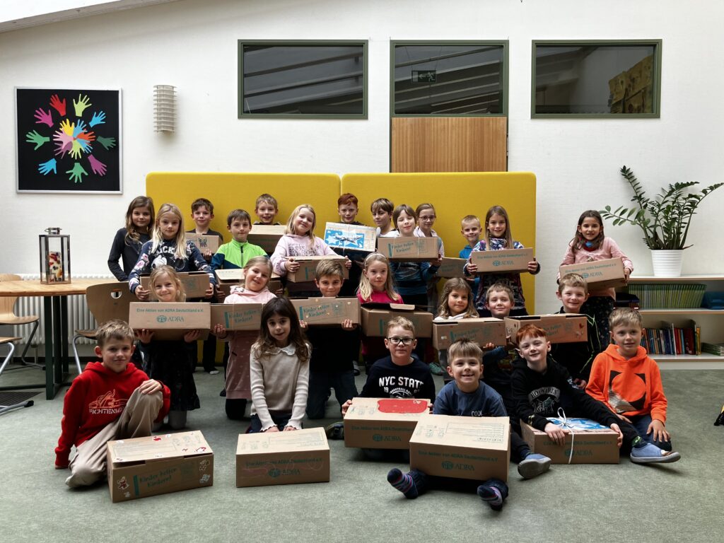 "Kinder helfen Kindern" - Weihnachtspäckchen-Aktion